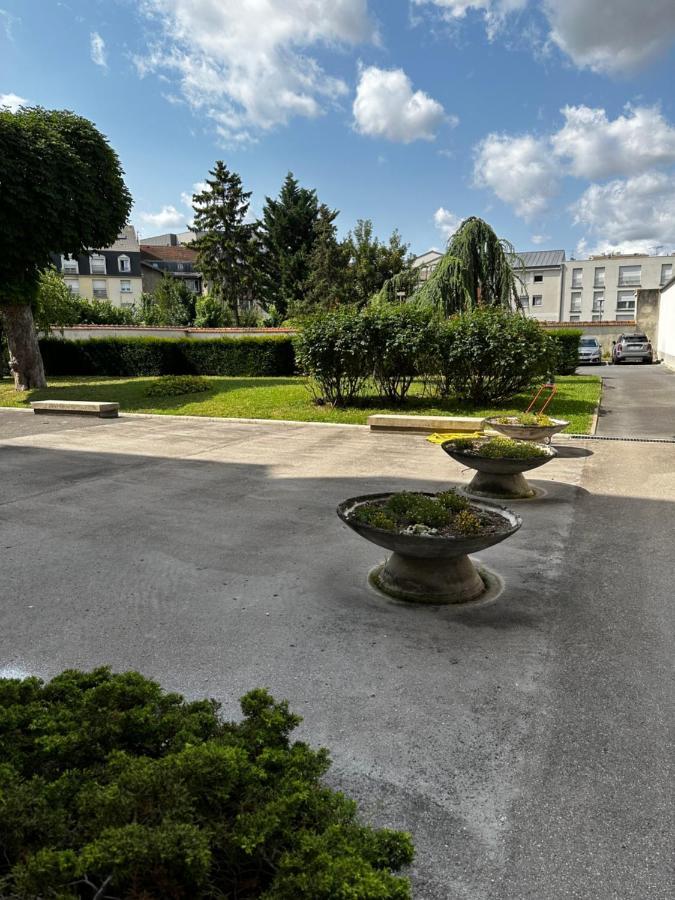 Arena Center Town Apartment Reims Bagian luar foto