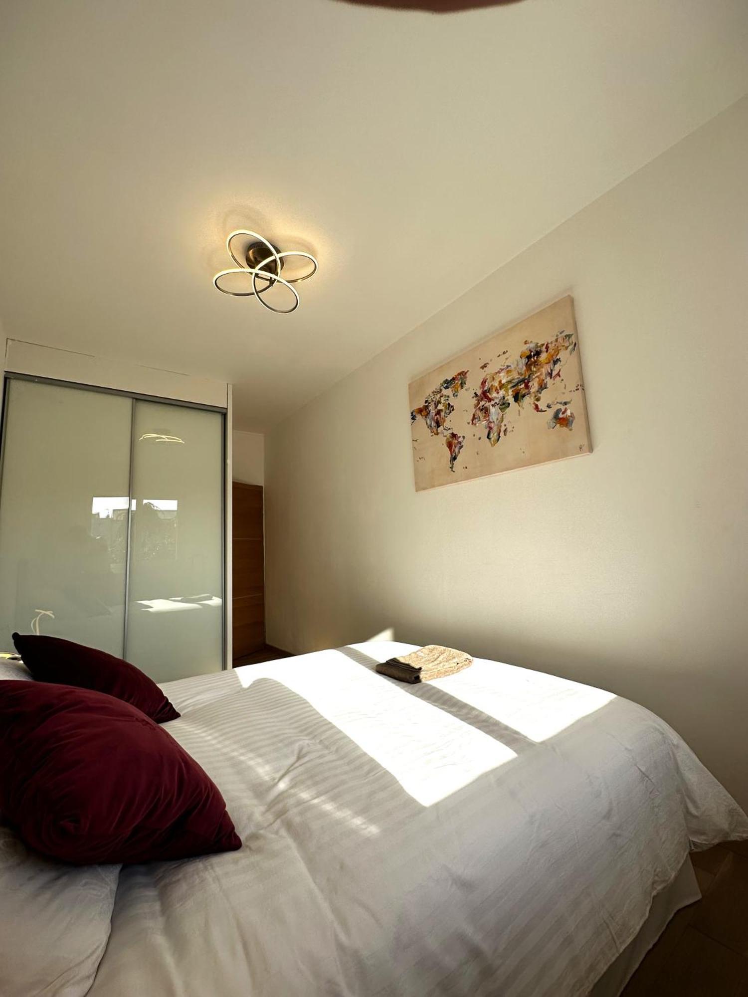 Arena Center Town Apartment Reims Bagian luar foto