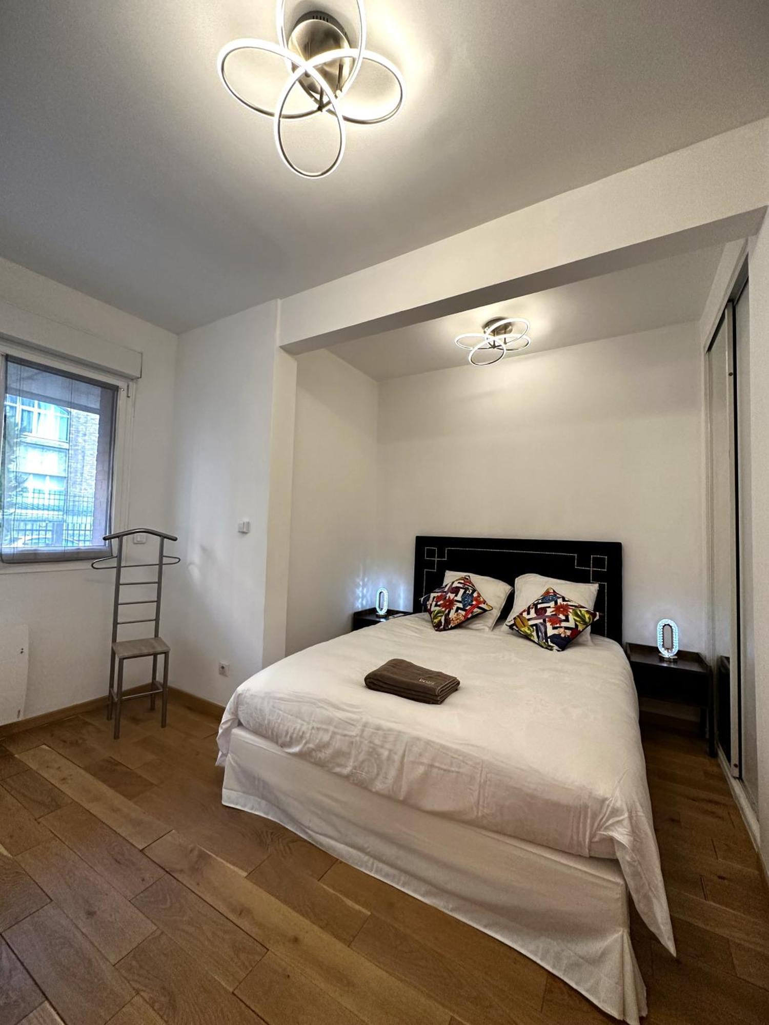 Arena Center Town Apartment Reims Bagian luar foto